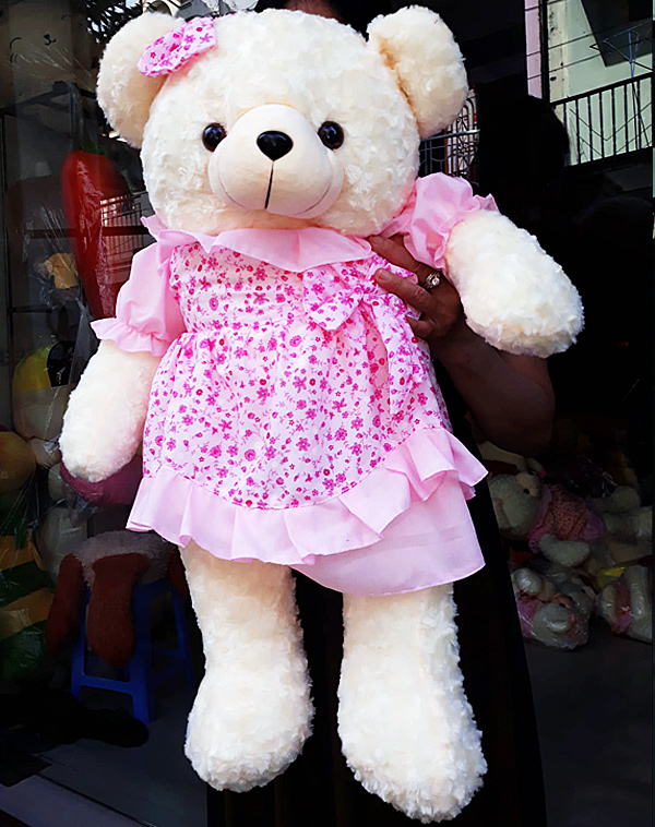 Gấu Teddy trắng mặc đầm hồng size 2 (khổ 1m0 - chiều cao đứng 0.8m)